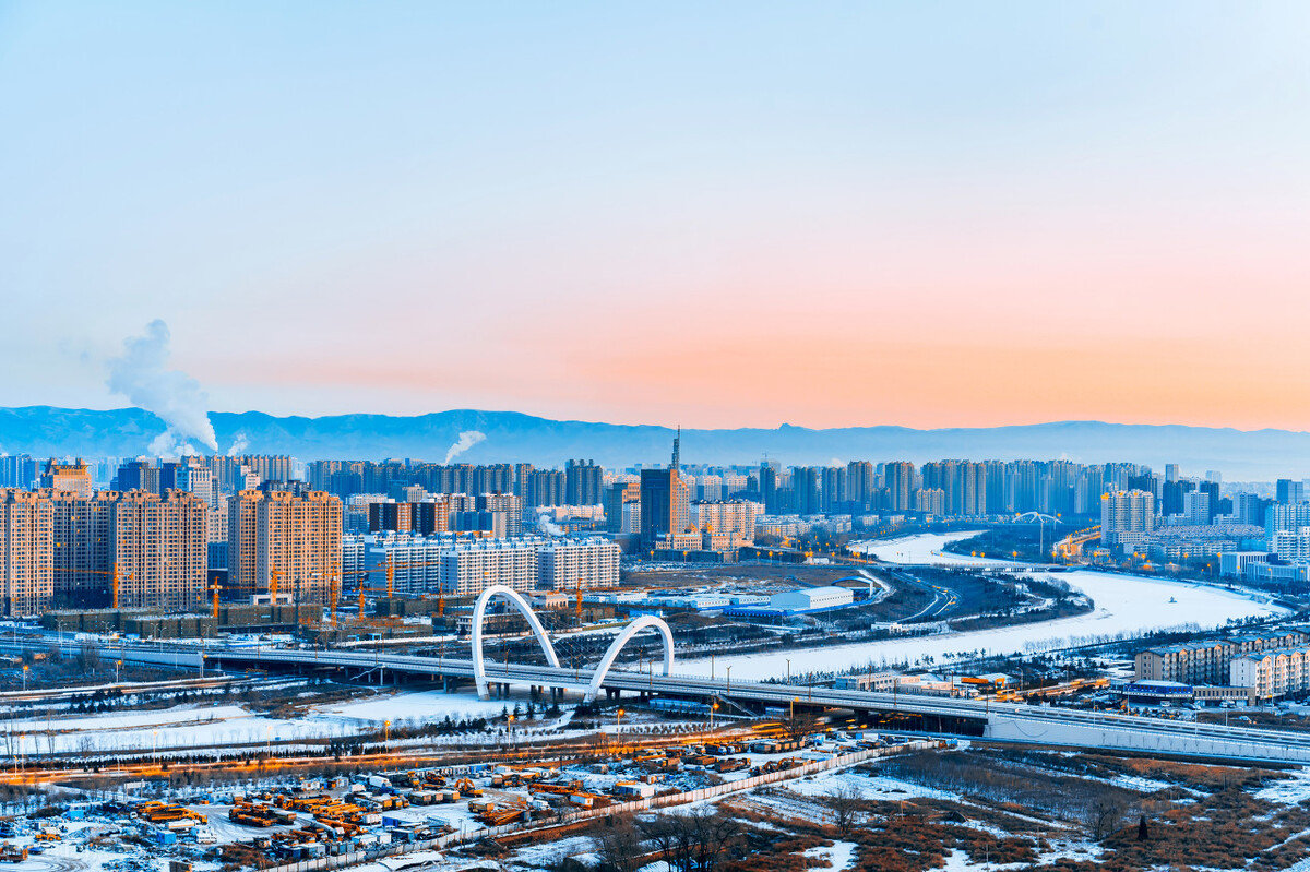 呼和浩特,草原之都的自信之源与励志故事